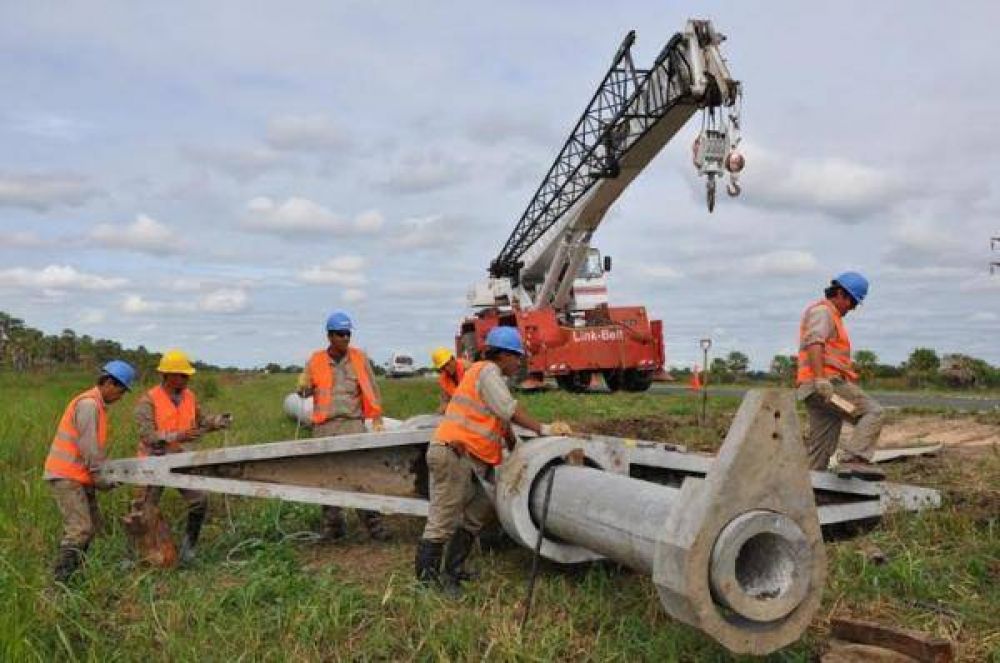 LA PROVINCIA LANZO LICITACIONES PARA EXTENDER L�NEAS EL�CTRICAS Y ESTACIONES TRANSFORMADORAS