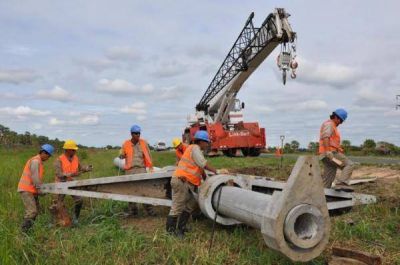 LA PROVINCIA LANZO LICITACIONES PARA EXTENDER L�NEAS EL�CTRICAS Y ESTACIONES TRANSFORMADORAS