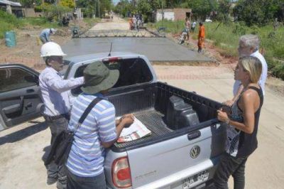 Ma�ana la Municipalidad iniciar� el pavimento en 20 cuadras de los barrios V�ctor Colas y Apip�
