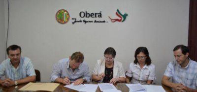 Empleados municipales de Ober� y sus familiares directos tendr�n beneficios para estudiar