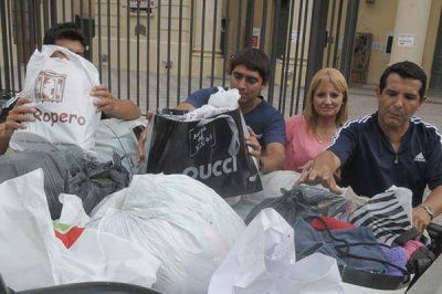 Solidaridad: contin�an recibiendo donaciones para acercarlas a las familias de los barrios m�s afectados