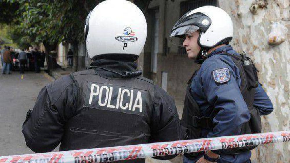 Atropellaron a un polic�a y el conductor huy�