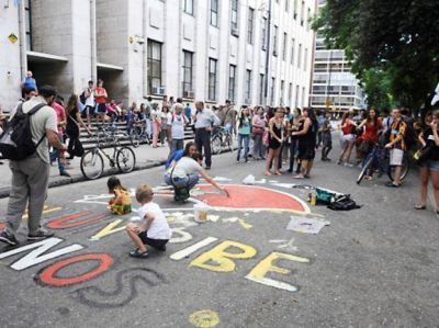 Balearon a un integrante de un centro cultural de la zona oeste