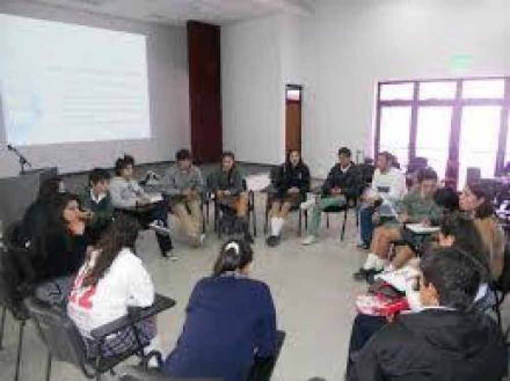 El 94 % de los jovenes formose�os de entre 15 a 24 a�os estudia o trabaja