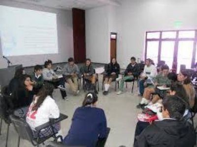 El 94 % de los jovenes formose�os de entre 15 a 24 a�os estudia o trabaja