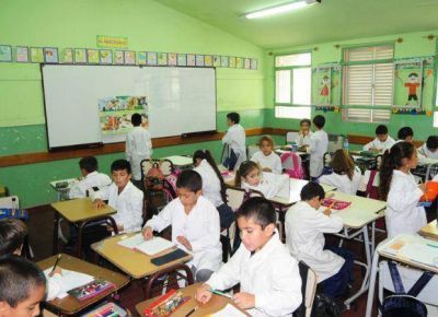 Cientos de chicos comenzaron las clases en Quines