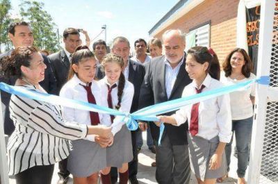 Colombi inaugur� edificio escolar en El Sombrero