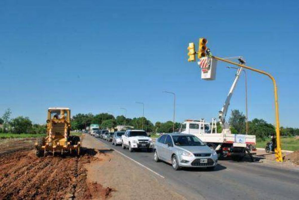La Comuna termin� de instalar sem�foros en avenida Centenario y Ruta 12