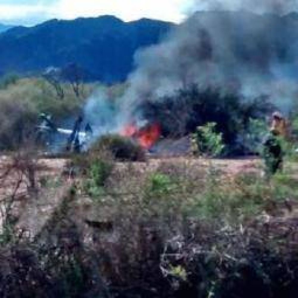 Chocaron dos helicópteros en Villa Castelli: 10 muertos