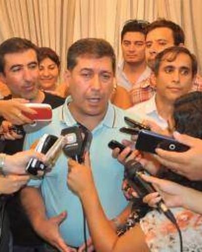 Casas hizo un llamado p�blico �a la unidad de todo el peronismo�
