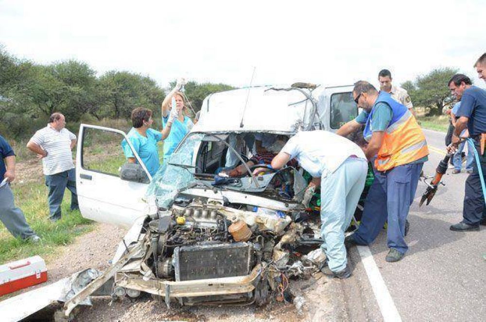 Choque frontal en la ruta 35: tres heridos