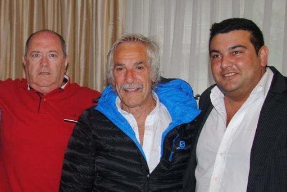 La �Per�n Vive� acus� a concejales de �esconderse como ratas� y apoy� reclamo de Camioneros