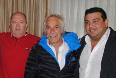 La �Per�n Vive� acus� a concejales de �esconderse como ratas� y apoy� reclamo de Camioneros