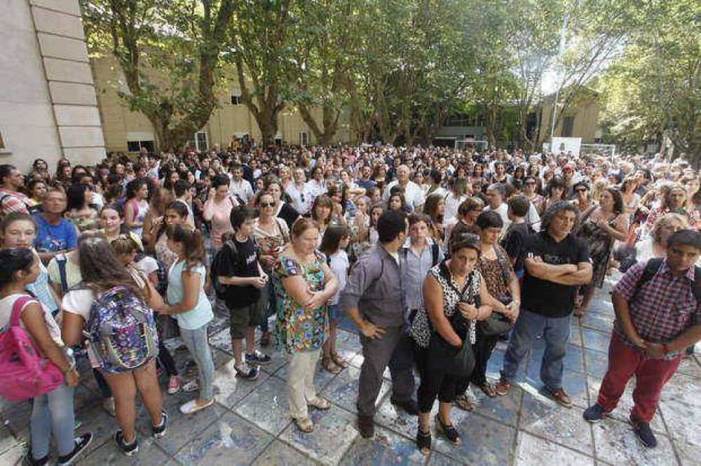 Emotivo arranque en el Nacional con ex alumnos e ingresantes