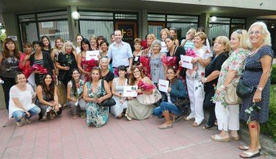 Distinguen a mujeres por su aporte a la comunidad 
