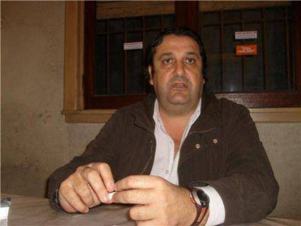 La Plata: dirigente del massismo pidi� cash por mail; dice que le 