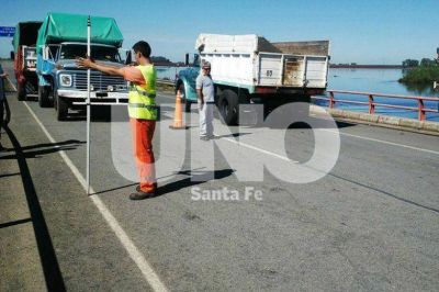 Habilitaron el tr�nsito en la autopista Santa Fe-Rosario para veh�culos livianos