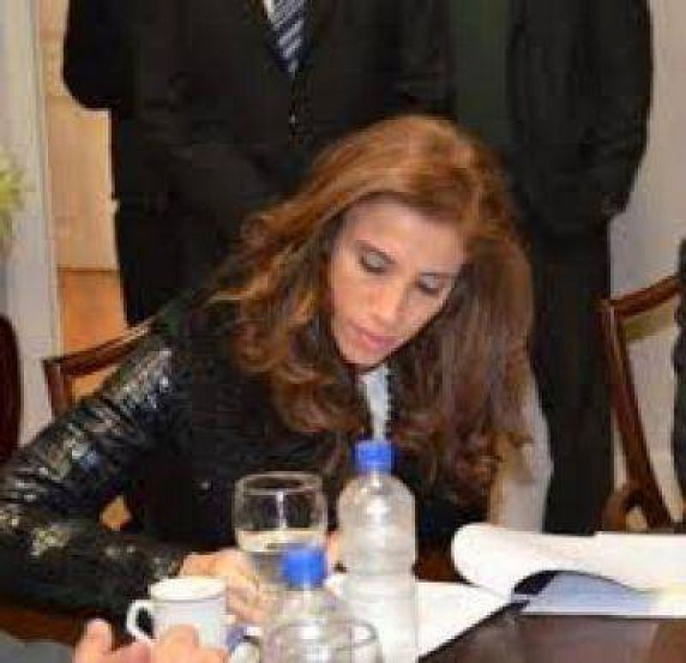 La Gobernadora firm� decretos para la ejecuci�n de diversas obras en la provincia