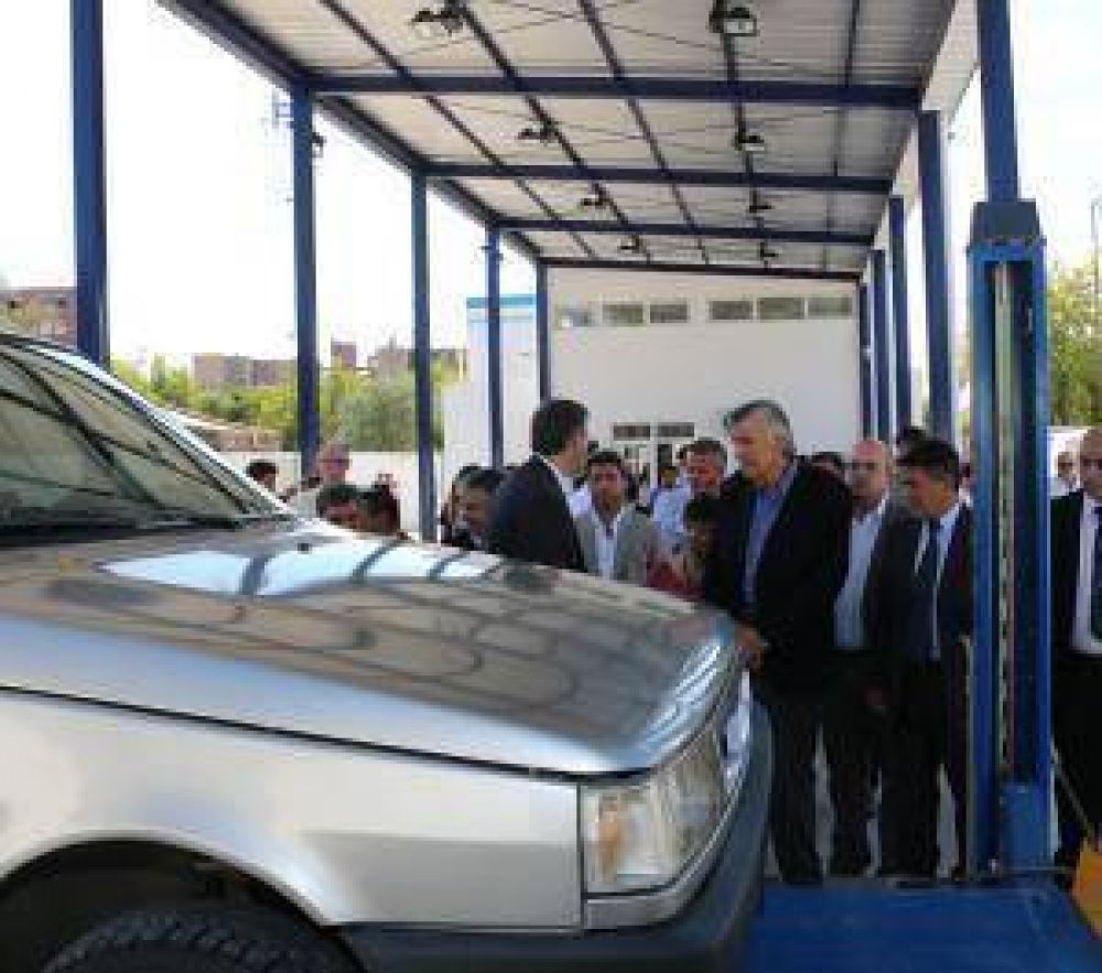 Quieren que la verificaci�n vehicular dure 20 minutos