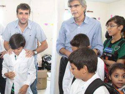 Entrega de �tiles escolares