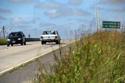 Cruce de rutas 14 y 20: Un puente a oscuras y en problemas
