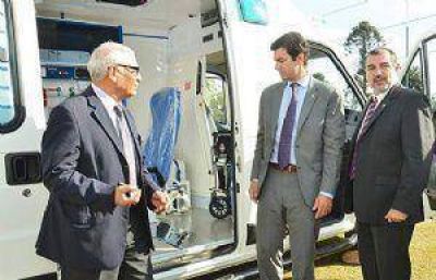 Juan Urtubey entregar� ambulancias en el Hospital Papa Francisco