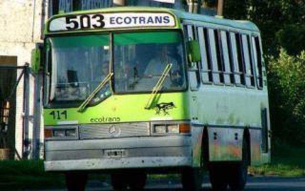 Paro de colectivos por asalto a chofer en Merlo