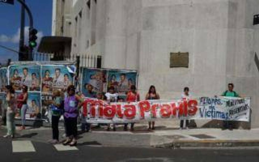 Protesta por casos de mala praxis en Malvinas Argentinas