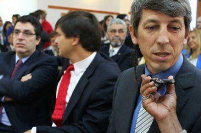 Duras cr�ticas a la suspensi�n de las Paso