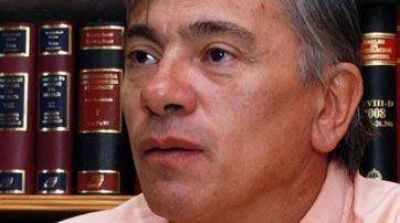 �Mario Das Neves no ocupa los cargos, los ejerce�