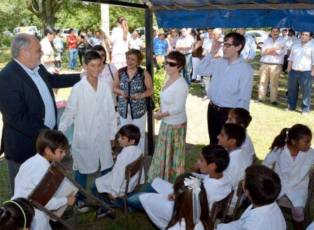 Colombi resalt� el trabajo y compromiso de los maestros rurales