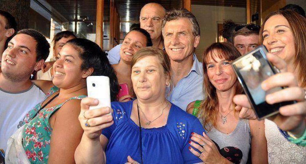 MACRI VISITO LANUS JUNTO A GRINDETTI Y VIDAL Y SE REUNIERON CON VECINOS