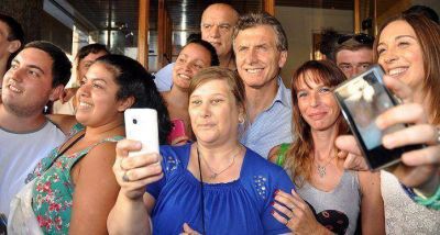 MACRI VISITO LANUS JUNTO A GRINDETTI Y VIDAL Y SE REUNIERON CON VECINOS