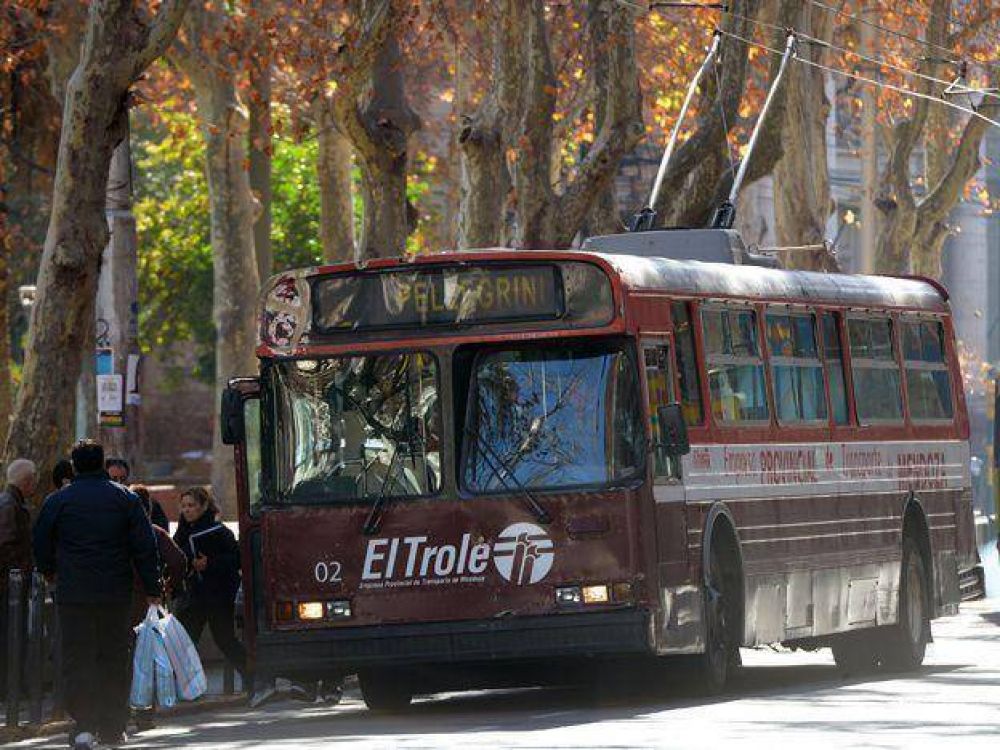 Los choferes de troles efect�an un paro sorpresivo por tiempo indeterminado