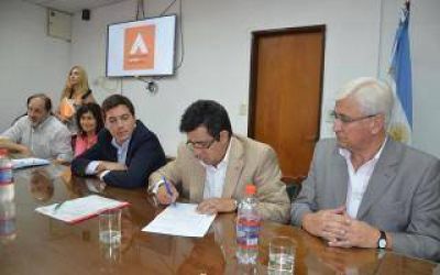 La Provincia pavimentar el acceso a Labardn