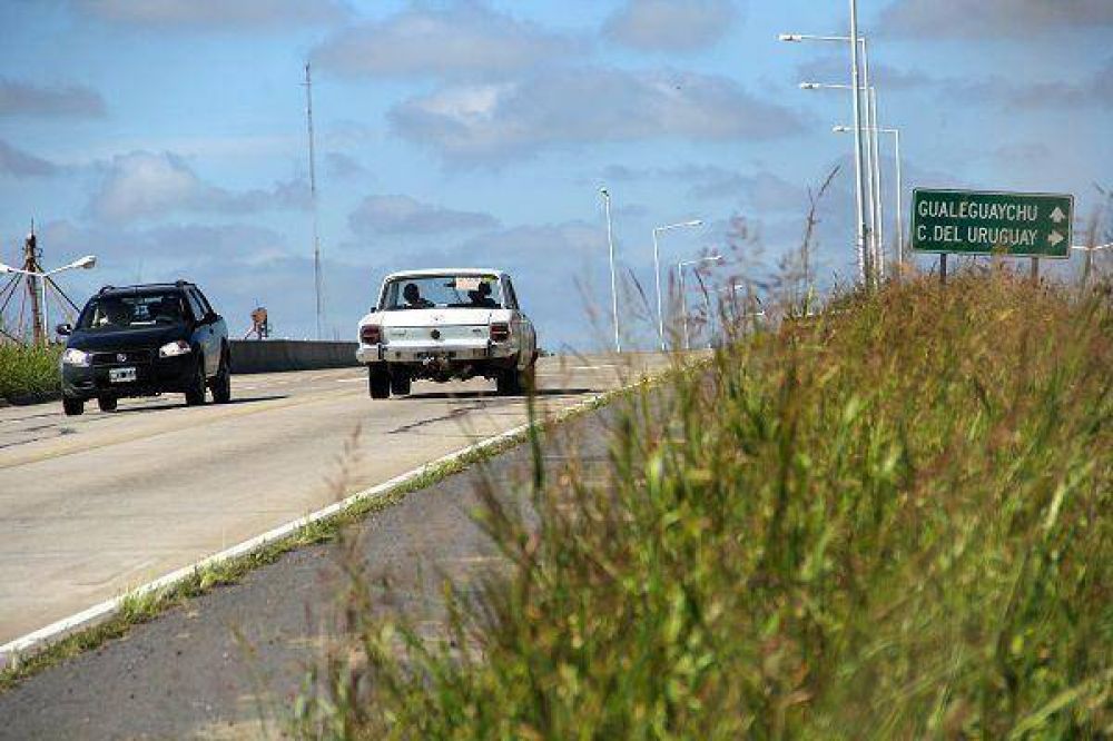 Cruce de rutas 14 y 20: Un puente a oscuras y en problemas