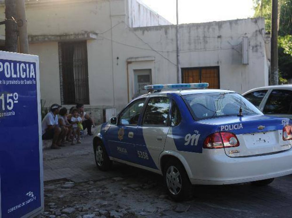 Una mujer subi� a la terraza para bajar la ropa y se encontr� con dos delincuentes armados