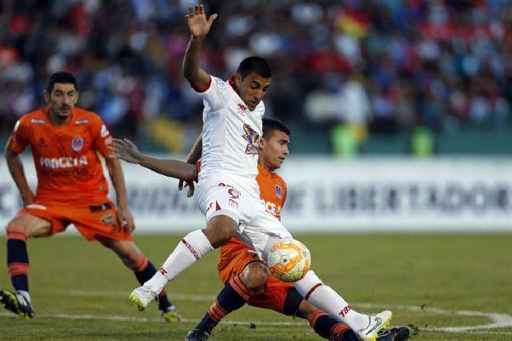 Huracn consigui un empate en Bolivia ante Universitario y da pelea en su grupo