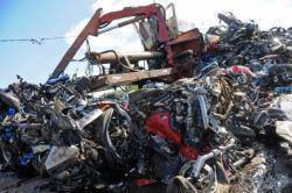 Se compactar�n cerca de 1.900 veh�culos que est�n en el corral�n Playa Oeste