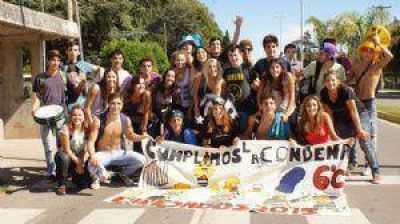 Festejos por el �Ultimo Primer d�a� de Secundaria