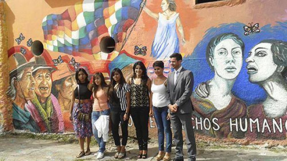 Inauguraron en Gimnasia y Tiro un mural en homenaje a la lucha de las mujeres 
