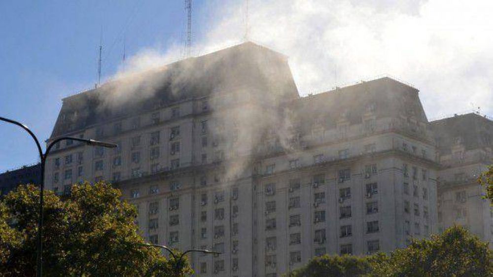 Una falla el�ctrica caus� el incendio del edificio Libertador, seg�n informe del Ministerio de Defensa