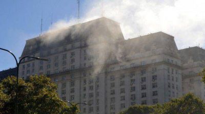 Una falla el�ctrica caus� el incendio del edificio Libertador, seg�n informe del Ministerio de Defensa