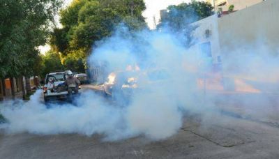 Nubes de humo contra el Dengue