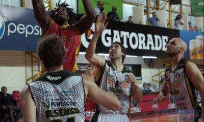 San Mart�n le gan� a Atenas un juego clave para aferrarse al tercer puesto
