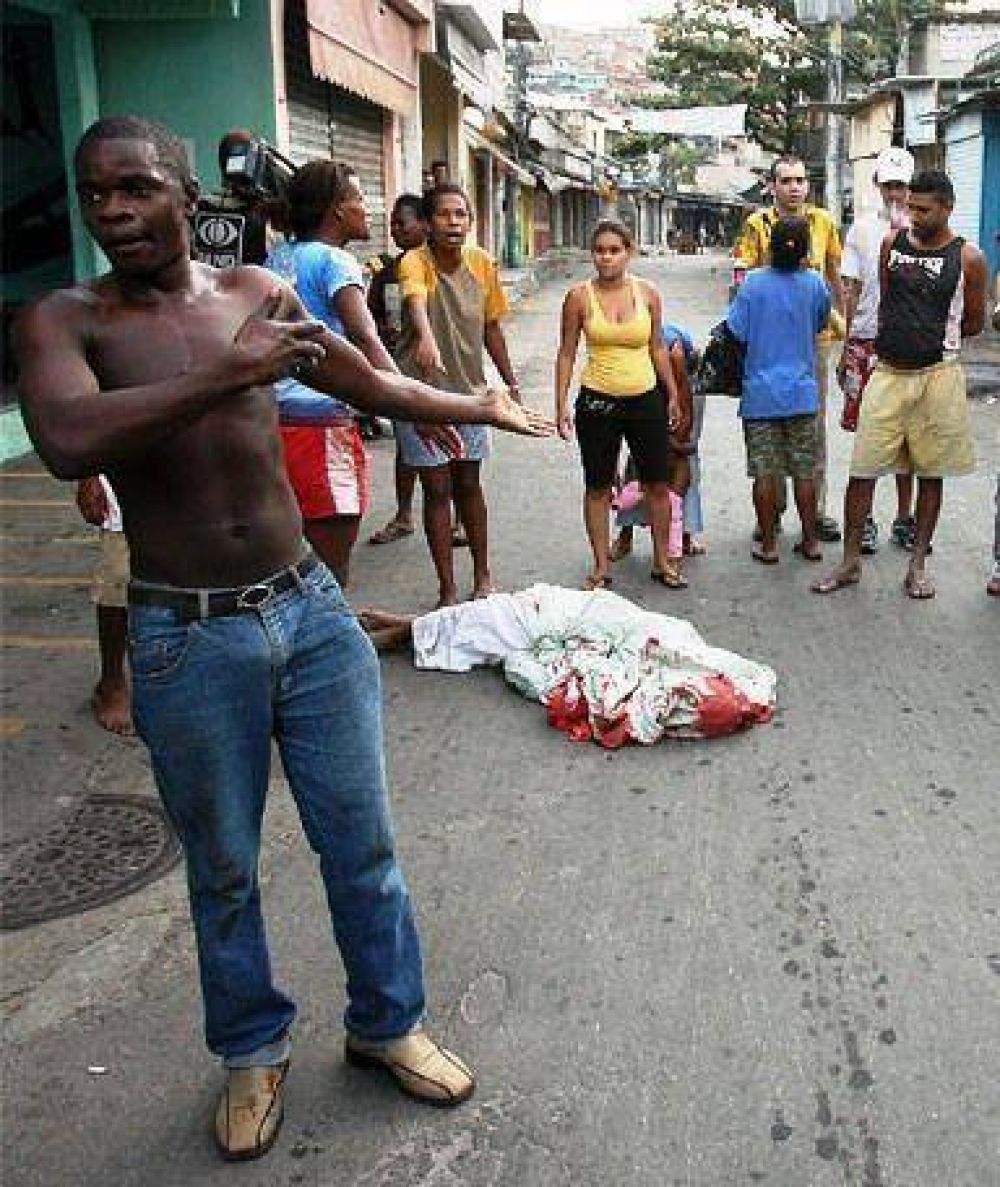 UNE usa hasta las armas de los adversarios