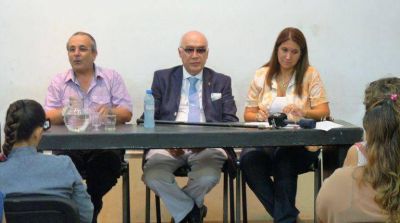 Los profesores de los Talleres Municipales mantuvieron una reuni�n con el Intendente y Secretar�a de Cultura