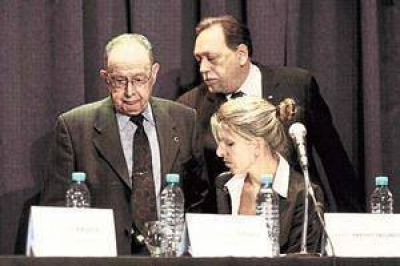 Para los peritos de la familia, Nisman estaba de rodillas al recibir el tiro
