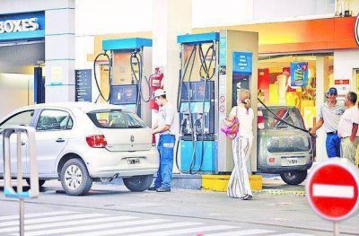 Vuelve a aumentar la nafta y ya se siente en surtidores platenses