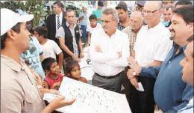 El Estado lidera la lucha contra el dengue, pero s�lo habr� �xito si la sociedad se involucra�, dijo Closs